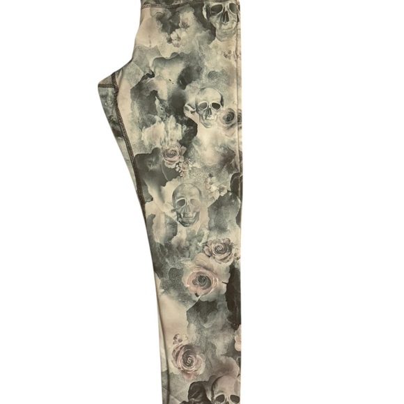 Roses and skulls leggings, size small - Picture 2 of 6